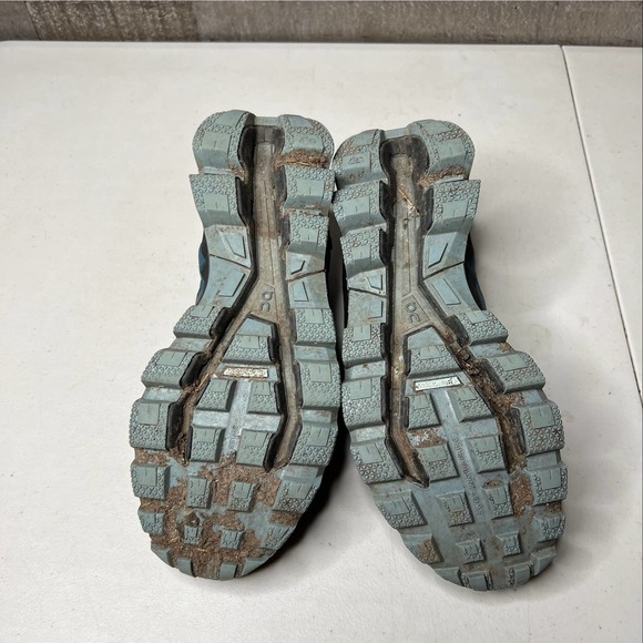 SOLD Swiss Engineering On Cloud Shoes 9 - Picture 4 of 5